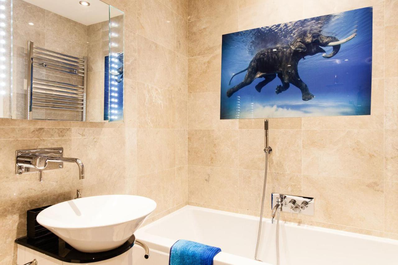 Cool Covent Garden Theatre Design Hub For Families Friends Couples Apartment London Exterior photo