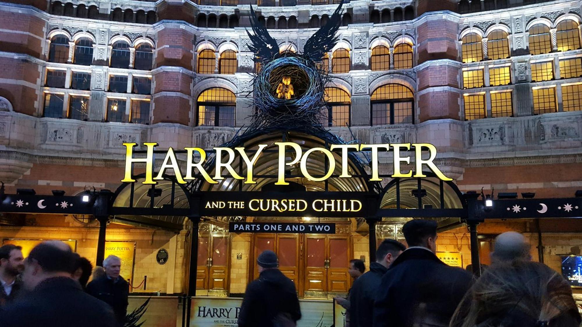 Cool Covent Garden Theatre Design Hub For Families Friends Couples Apartment London Exterior photo