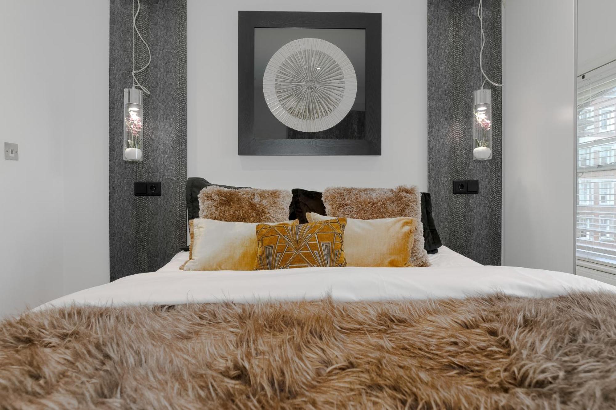 Cool Covent Garden Theatre Design Hub For Families Friends Couples Apartment London Exterior photo