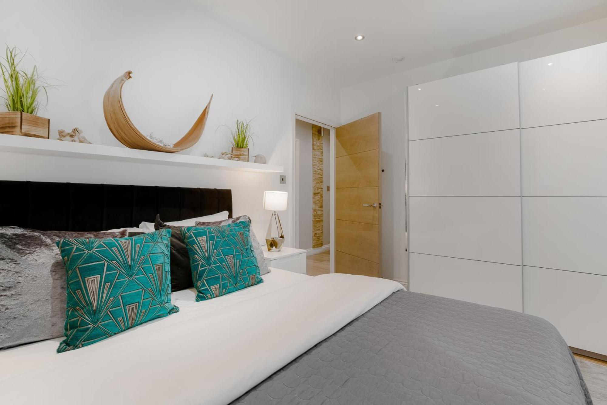 Cool Covent Garden Theatre Design Hub For Families Friends Couples Apartment London Exterior photo