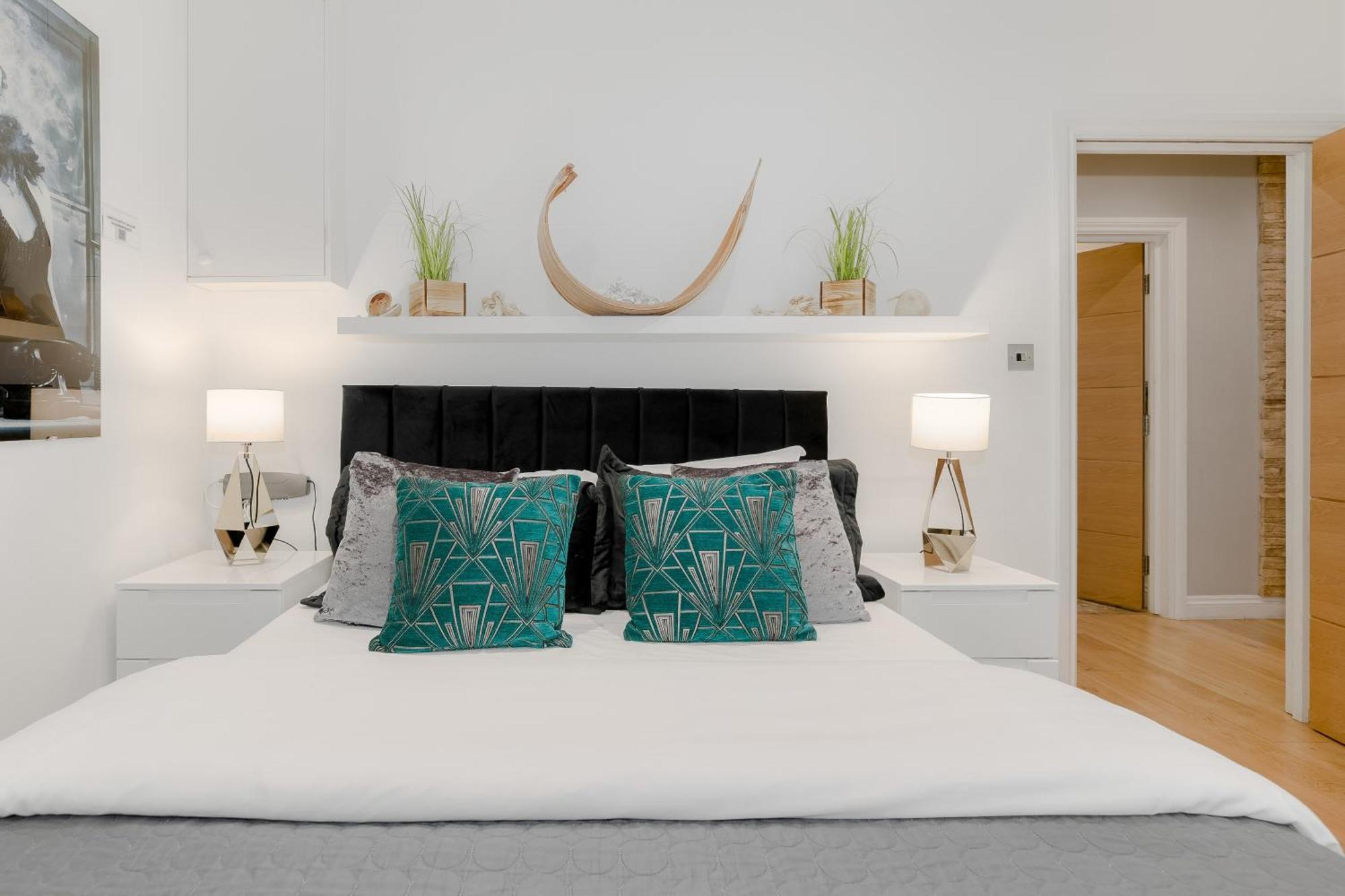 Cool Covent Garden Theatre Design Hub For Families Friends Couples Apartment London Exterior photo