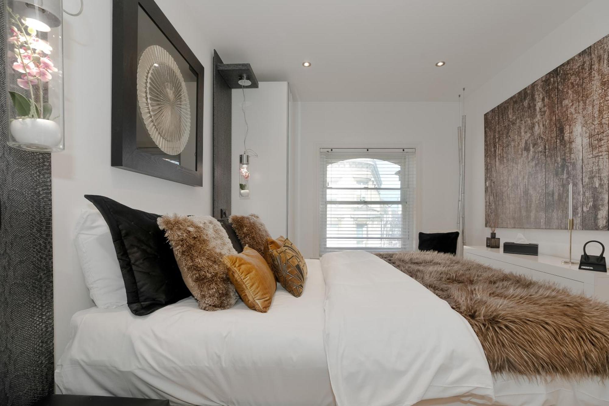 Cool Covent Garden Theatre Design Hub For Families Friends Couples Apartment London Exterior photo